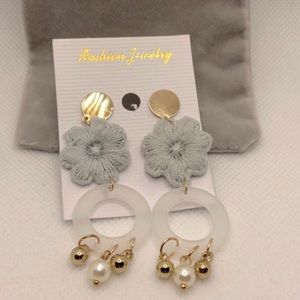 Moli Pearl Stud Flower Earrings